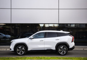 Подержанный автомобиль Geely Atlas 2023 года (9 фото)