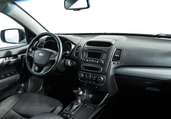 Подержанный автомобиль Kia Sorento 2014 года (9 фото)