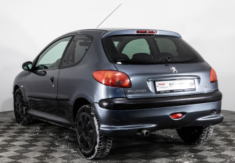 Подержанный автомобиль Peugeot 206 Hatchback 2008 года (7 фото)