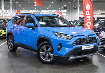 Подержанный автомобиль Toyota RAV4 2020 года (3 фото)