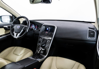 Подержанный автомобиль Volvo XC60 2015 года (9 фото)