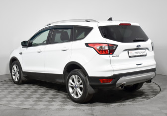 Подержанный автомобиль Ford Kuga 2018 года (7 фото)
