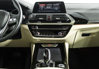 Подержанный автомобиль BMW X3 2020 года (14 фото)