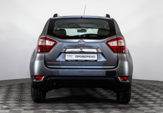 Подержанный автомобиль Nissan Terrano 2014 года (6 фото)
