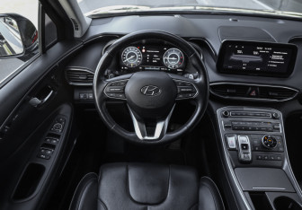 Подержанный автомобиль Hyundai Santa Fe 2022 года (15 фото)