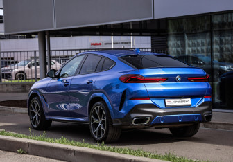 Подержанный автомобиль BMW X6 2020 года (8 фото)