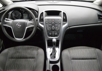 Подержанный автомобиль Opel Astra Hatchback 2014 года (14 фото)