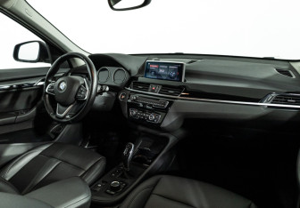Подержанный автомобиль BMW X1 2021 года (9 фото)