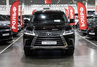 Подержанный автомобиль Lexus LX 2016 года (3 фото)