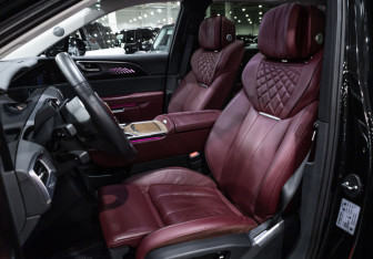 Подержанный автомобиль Hongqi E-HS9 2021 года (18 фото)