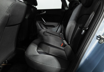 Подержанный автомобиль Audi A1 2012 года (10 фото)