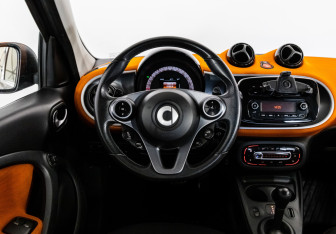 Подержанный автомобиль Smart Forfour 2016 года (14 фото)