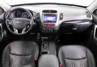 Подержанный автомобиль Kia Sorento 2017 года (10 фото)