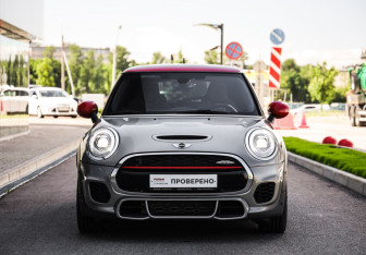 Подержанный автомобиль MINI Hatch 2017 года (4 фото)