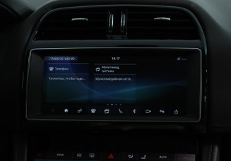 Подержанный автомобиль Jaguar F-Pace 2018 года (14 фото)