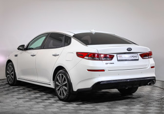 Подержанный автомобиль Kia Optima Sedan 2018 года (7 фото)