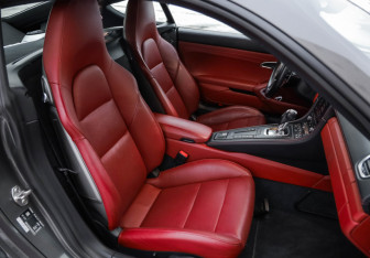 Подержанный автомобиль Porsche Cayman 2017 года (25 фото)