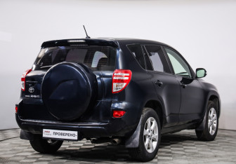 Подержанный автомобиль Toyota RAV4 2011 года (5 фото)