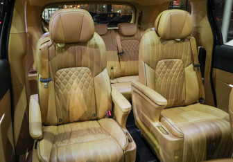 Подержанный автомобиль Voyah Dream 2023 года (30 фото)