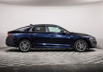 Подержанный автомобиль Kia K5 2021 года (4 фото)