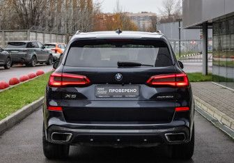 Подержанный автомобиль BMW X5 2019 года (7 фото)