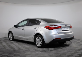 Подержанный автомобиль Kia Cerato Sedan 2013 года (7 фото)