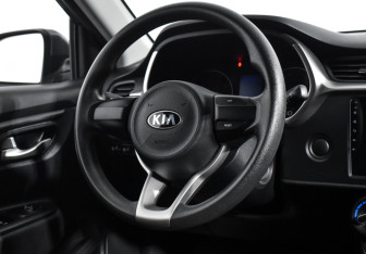 Подержанный автомобиль Kia Rio Sedan 2021 года (14 фото)