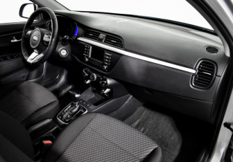 Подержанный автомобиль Kia Rio Hatchback 2020 года (12 фото)