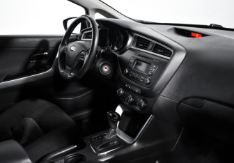 Подержанный автомобиль Kia Ceed Hatchback 2016 года (13 фото)