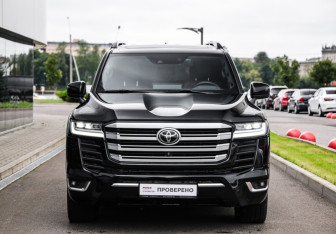 Подержанный автомобиль Toyota Land Cruiser Suv 2021 года (4 фото)