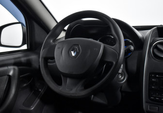 Подержанный автомобиль Renault Duster 2016 года (15 фото)