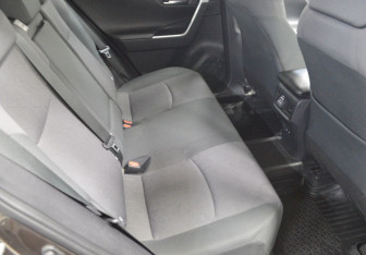 Подержанный автомобиль Toyota RAV4 2019 года (13 фото)