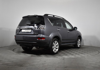 Подержанный автомобиль Mitsubishi Outlander 2011 года (5 фото)