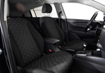 Подержанный автомобиль Kia Rio Hatchback 2018 года (17 фото)