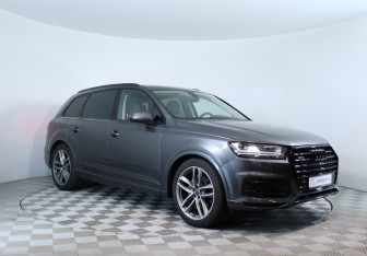 Подержанный автомобиль Audi Q7 2017 года (3 фото)