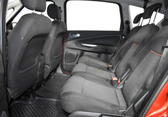 Подержанный автомобиль Ford S-MAX 2006 года (11 фото)