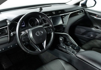 Подержанный автомобиль Toyota Camry Sedan 2018 года (11 фото)