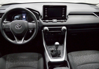 Подержанный автомобиль Toyota RAV4 2020 года (14 фото)