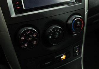 Подержанный автомобиль Toyota Corolla Sedan 2007 года (15 фото)