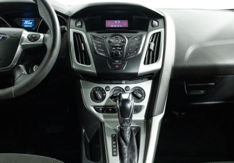 Подержанный автомобиль Ford Focus Wagon 2012 года (14 фото)