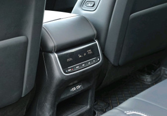 Подержанный автомобиль GAC GS8 2023 года (17 фото)