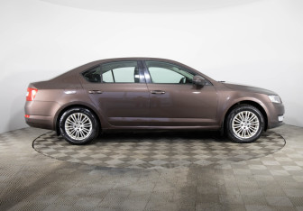 Подержанный автомобиль Skoda Octavia Liftback 2014 года (4 фото)