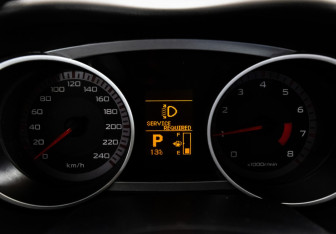 Подержанный автомобиль Peugeot 4007 2008 года (25 фото)