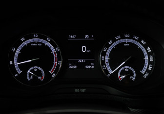 Подержанный автомобиль Skoda Karoq 2021 года (12 фото)