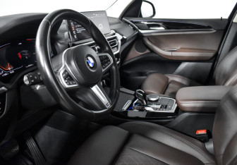 Подержанный автомобиль BMW X3 2022 года (10 фото)