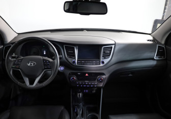 Подержанный автомобиль Hyundai Tucson 2016 года (10 фото)