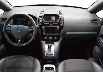 Подержанный автомобиль Opel Zafira Compactvan 2011 года (14 фото)