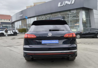 Подержанный автомобиль Volkswagen Touareg 2019 года (5 фото)