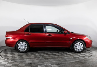 Подержанный автомобиль Mitsubishi Lancer Sedan 2005 года (4 фото)