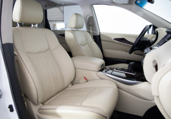 Подержанный автомобиль Infiniti QX60 2017 года (11 фото)